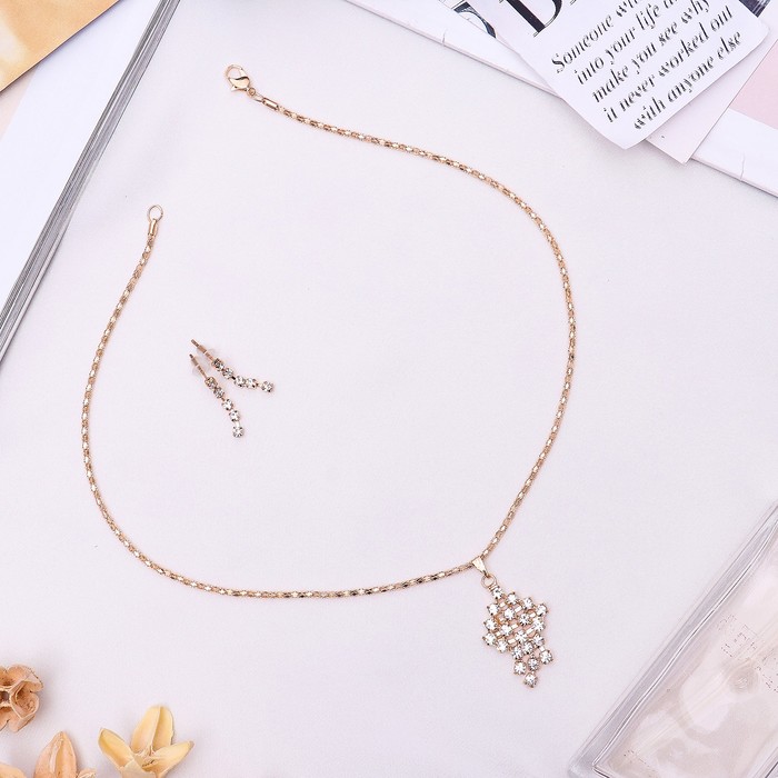 Гарнитур 2 предмета: серьги, кулон "Капля" ромб искраящийся, цвет белый в золоте, 43 см