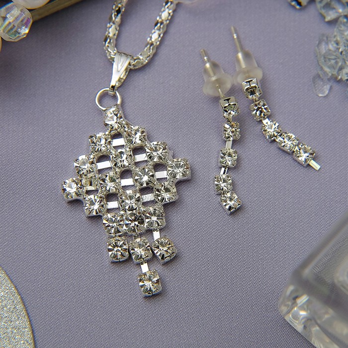 Гарнитур 2 предмета: серьги, кулон "Капля" ромб искраящийся, цвет белый в серебре, 43 см