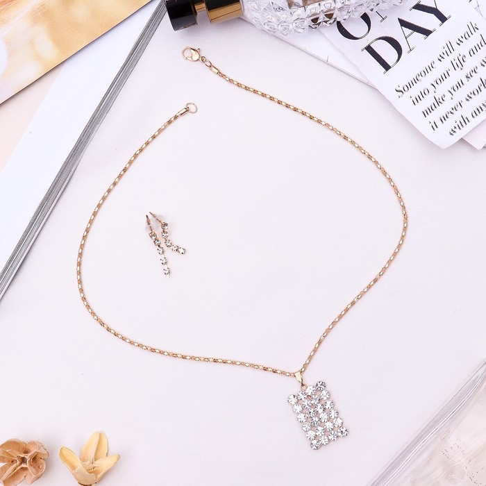 Гарнитур 2 предмета: серьги, кулон "Прямоугольник" искрящийся, цвет белый в золоте, 43 см