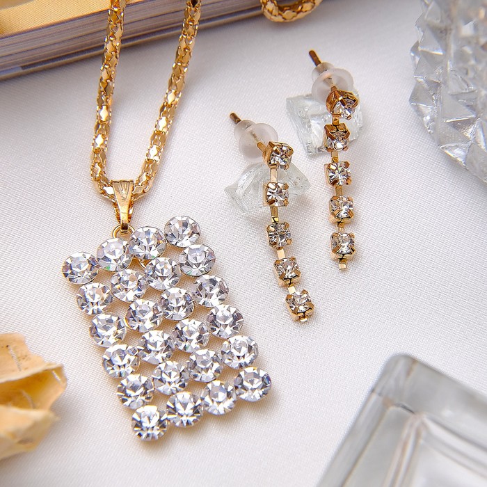 Гарнитур 2 предмета: серьги, кулон "Прямоугольник" искрящийся, цвет белый в золоте, 43 см