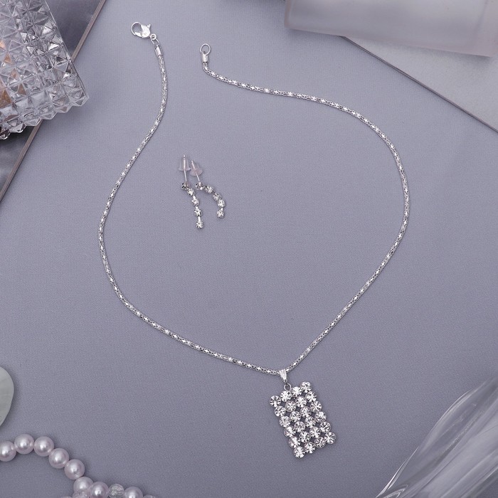 Гарнитур 2 предмета: серьги, кулон "Прямоугольник" искрящийся, цвет белый в серебре, 43 см