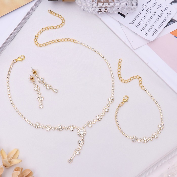 Набор 3 предмета: серьги, колье, браслет "Утончённая классика" цветы, цвет белый в золоте