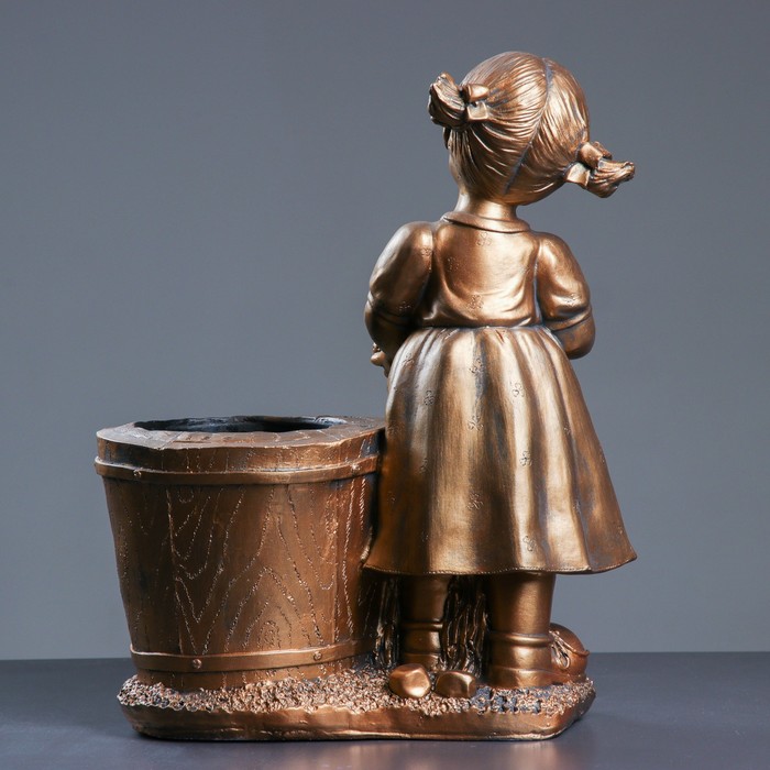 Фигурное кашпо "Девочка с лейкой" бронза