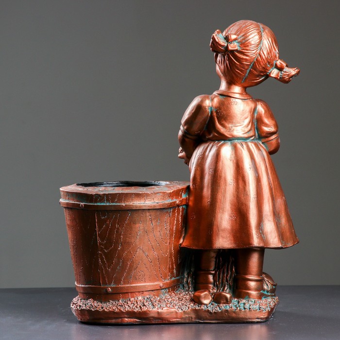 Фигурное кашпо "Девочка с лейкой" медь