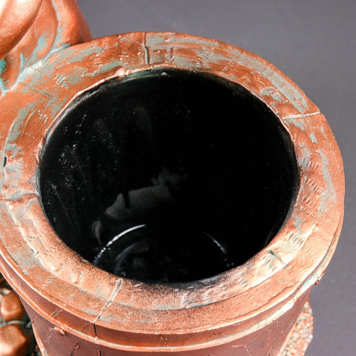 Фигурное кашпо "Девочка с лейкой" медь