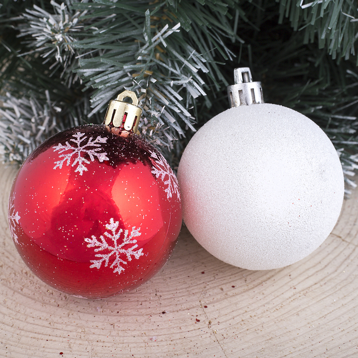 Набор шаров пластик d-5,5 см 6 шт "Снежинки" бело-красный