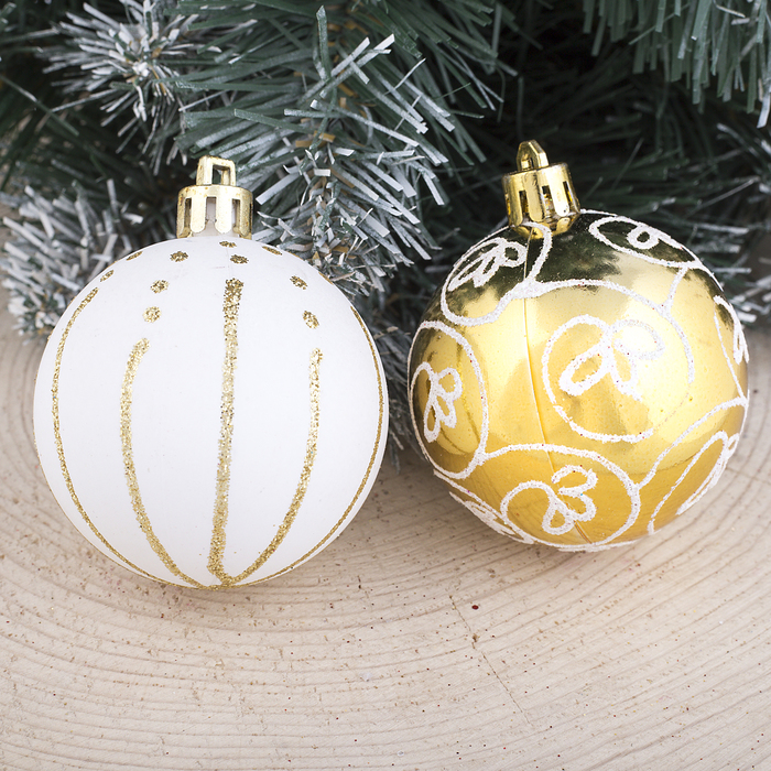 Набор шаров пластик d-5,5 см 24 шт "Узорный" бело-золотой