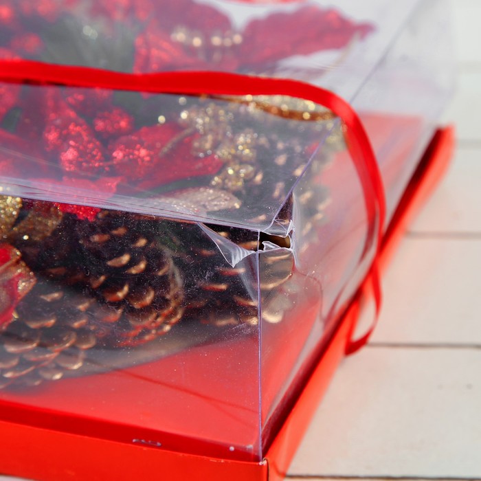 Венок новогодний d-20 см с красными цветами и золотыми листьями Уценка