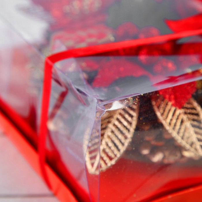 Венок новогодний d-20 см с красными цветами и золотыми листьями Уценка