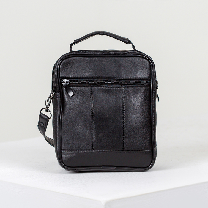 Сумка мужская, отдел на молнии, 4 наружных кармана, длинный ремень, цвет чёрный