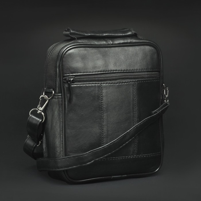 Сумка мужская, отдел на молнии, 4 наружных кармана, длинный ремень, цвет чёрный