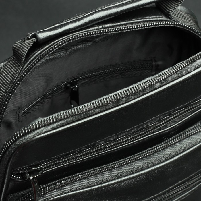 Сумка мужская, отдел на молнии, 4 наружных кармана, длинный ремень, цвет чёрный