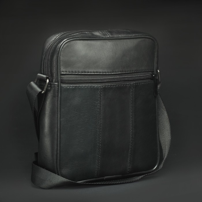 Сумка мужская, отдел на молнии, 3 наружных кармана, длинная стропа, цвет чёрный