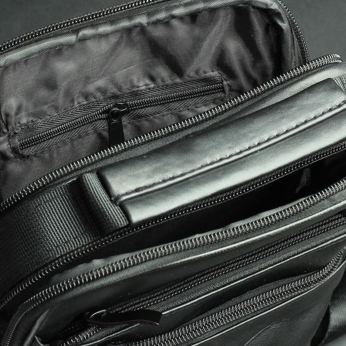 Сумка мужская, 2 отдела на молниях, 3 наружных кармана, регулируемая стропа, цвет чёрный