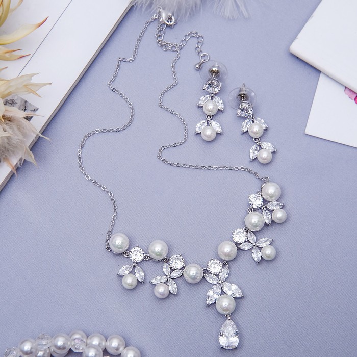 Набор 2 предмета: серьги, колье "Циркония" изумление, цветение, цвет белый в серебре, 45 см 372388