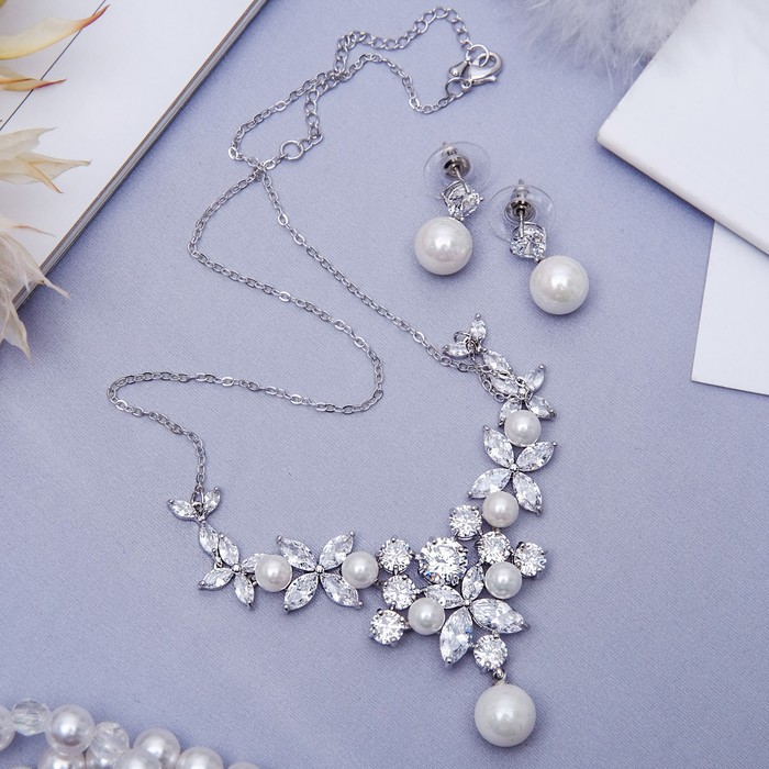 Набор 2 предмета: серьги, колье "Циркония" изумление, цветочки, цвет белый в серебре, 45 см 372388