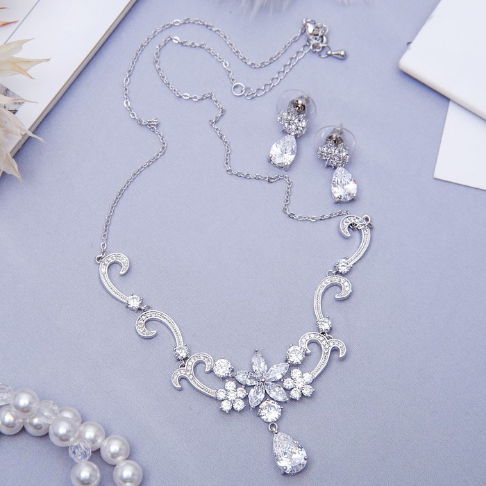 Набор 2 предмета: серьги, колье "Циркония" изумление, узор, цвет белый в серебре, 45 см