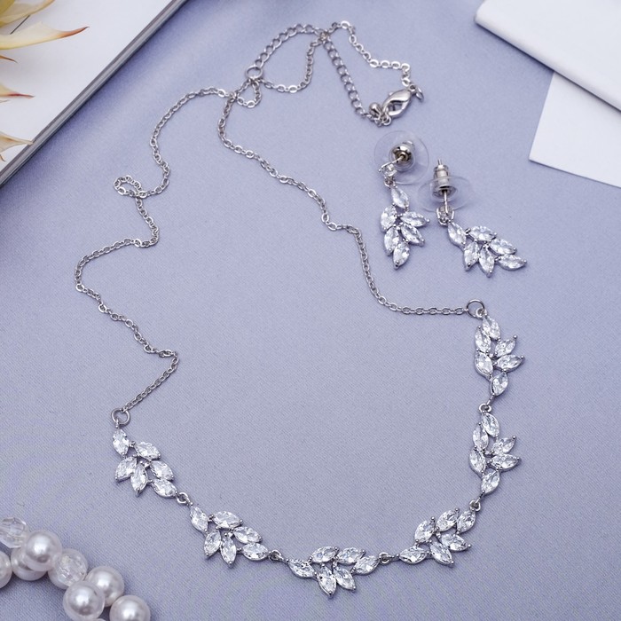 Набор 2 предмета: серьги, колье "Циркония" изумление, листочки, цвет белый в серебре, 45 см 372389