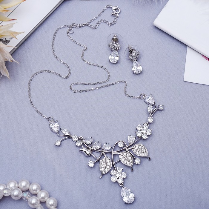 Набор 2 предмета: серьги, колье "Циркония" изумление, лист трио, цвет белый в серебре, 45 см 37238