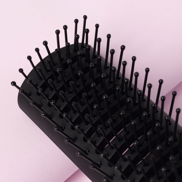 Расчёска массажная, прямоугольная, вентилируемая, прорезиненная, 23(±1)см, цвет золотой/чёрный