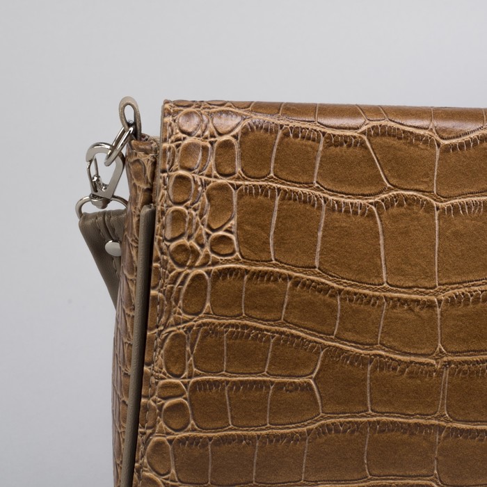 Сумка женская, отдел на молнии, наружный карман, длинный ремень, крокодил, цвет тёмно-бежевый