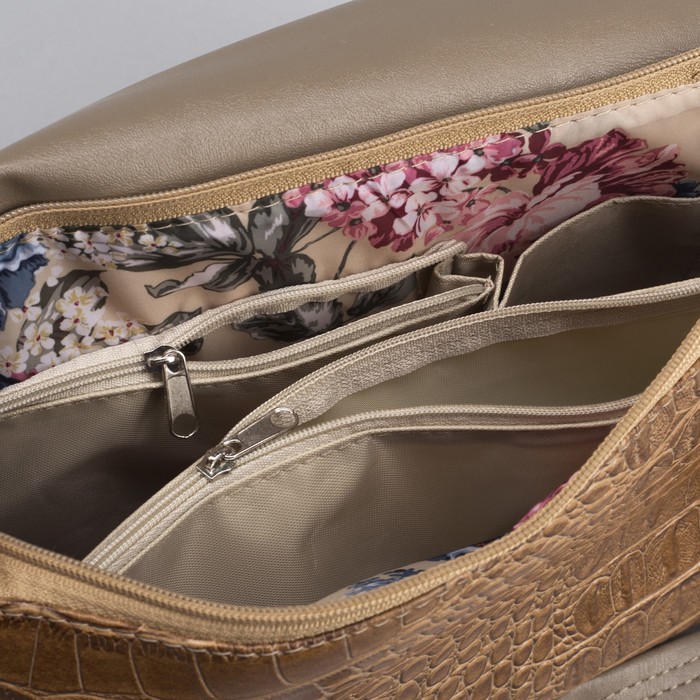 Сумка женская, отдел на молнии, наружный карман, длинный ремень, крокодил, цвет тёмно-бежевый