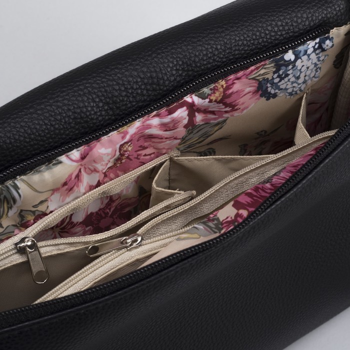 Сумка женская, отдел на молнии, наружный карман, длинный ремень, цвет чёрный