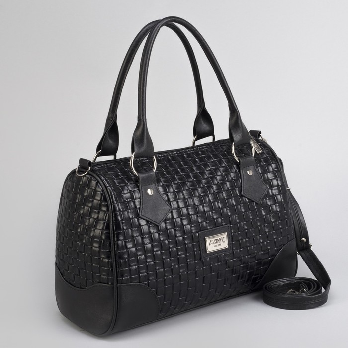 Сумка женская, отдел на молнии, наружный карман, длинный ремень, цвет чёрный