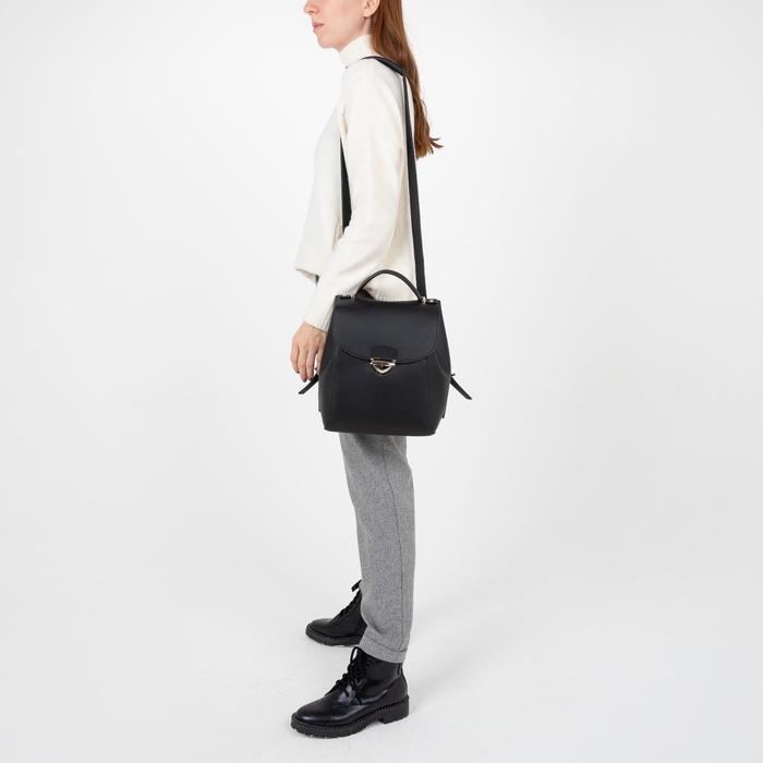 Рюкзак молодёжный, отдел на клапане, цвет чёрный