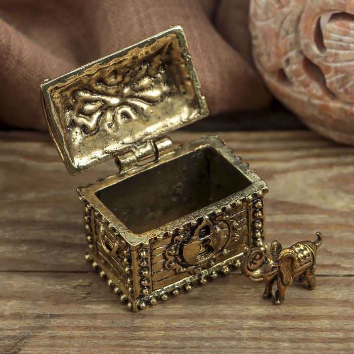 Сундук счастья с слоником удачи, 3,4 х 2,6 см