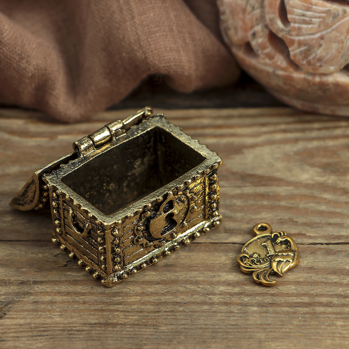 Сундук счастья с птицей счастья, 3,5 х 2,7 см