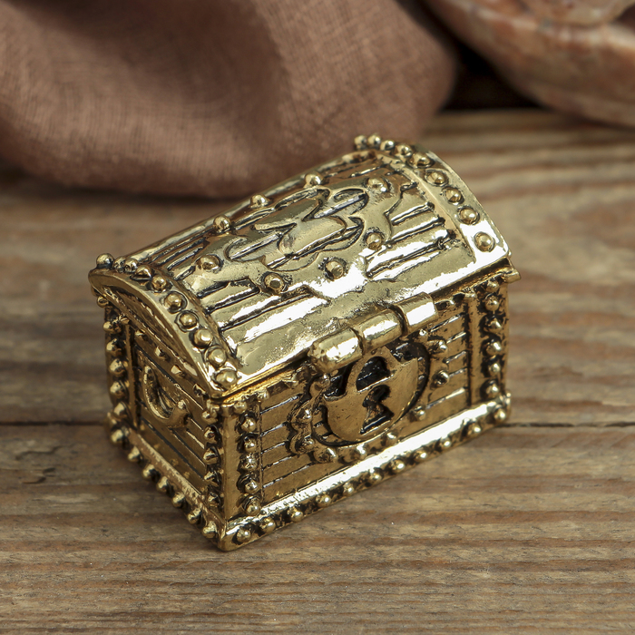 Сундук счастья с золотой рыбкой, 3,5 х 2,7 см