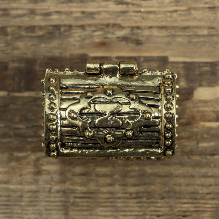 Сундук счастья с золотой рыбкой, 3,5 х 2,7 см