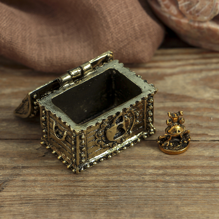 Сундук счастья с золотой жабкой, 3,5 х 2,7 см