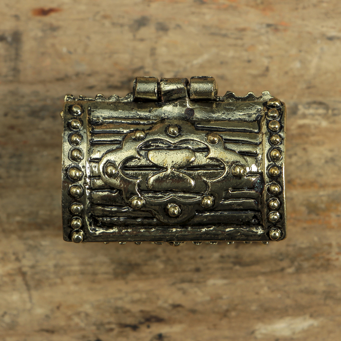 Сундук счастья с золотой жабкой, 3,5 х 2,7 см