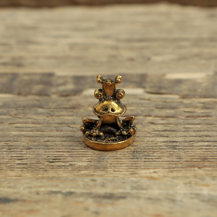 Сундук счастья с золотой жабкой, 3,5 х 2,7 см