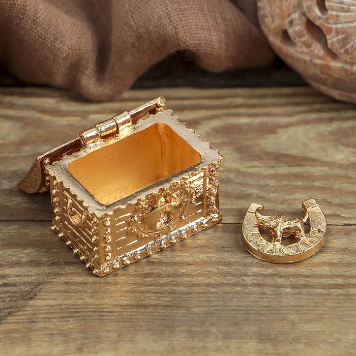 Сундук счастья с подковой на удачу, 3,6 х 2,6 см