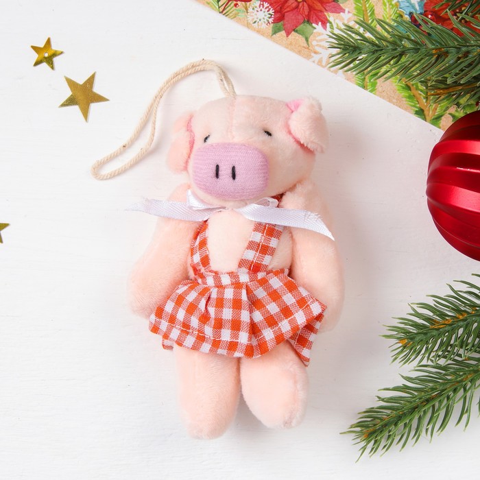 Мягкая игрушка-подвеска "Хрюша в клетчатом наряде" мальчик и девочка, цвет оранжевый