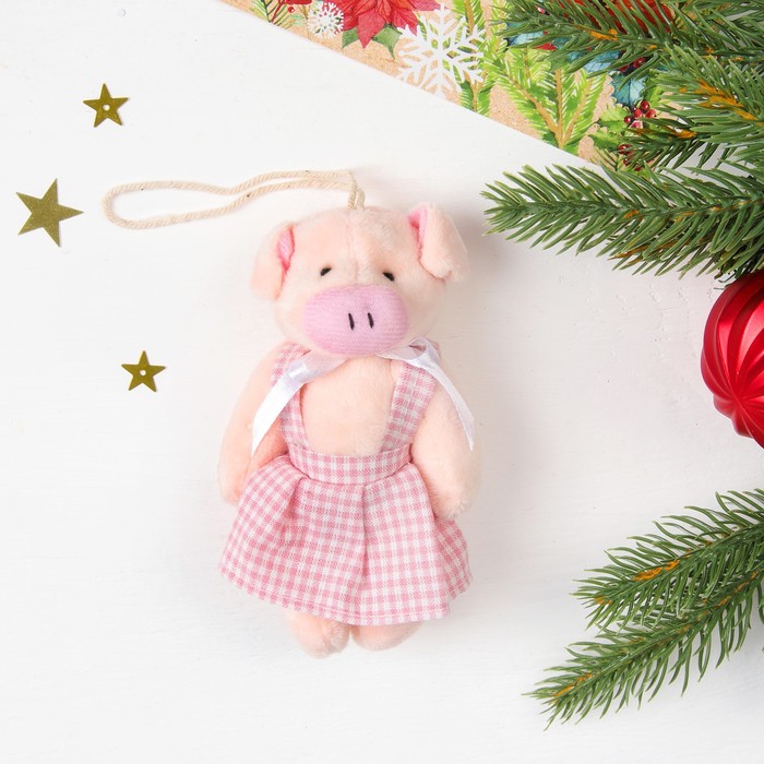 Мягкая игрушка-подвеска "Хрюша в клетчатом наряде" мальчик и девочка, цвет розовый