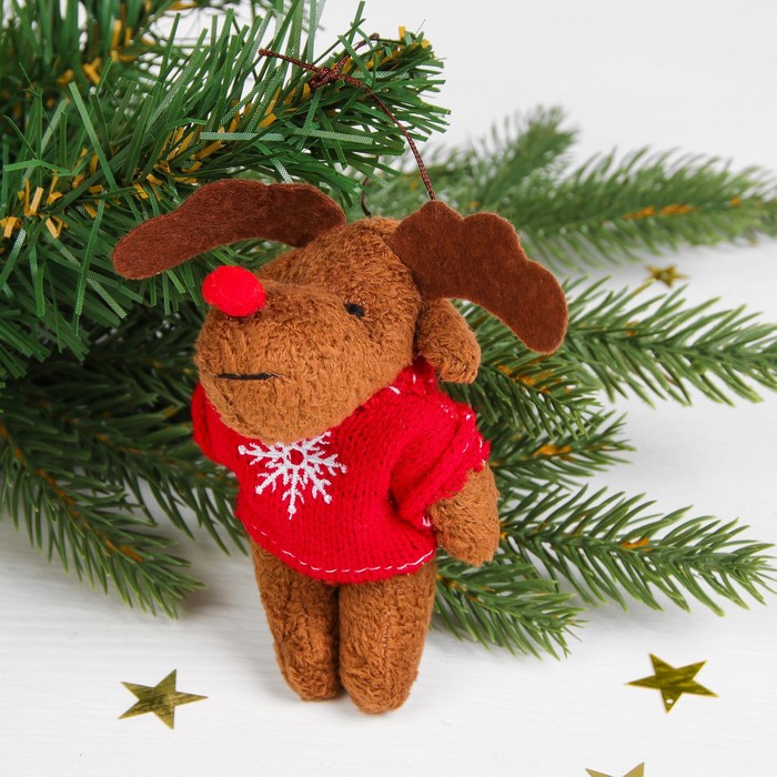 Мягкая игрушка-подвеска "Олень в свитере" цвета МИКС