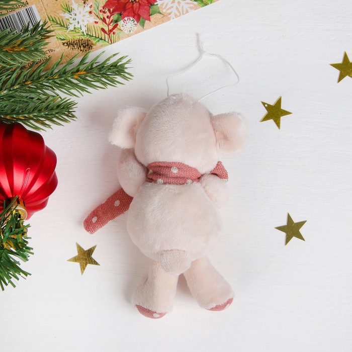 Мягкая игрушка-подвеска "Свинка шарф в и сердечко в горошек" цвета МИКС