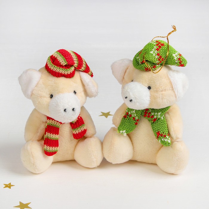 Мягкая игрушка-подвеска "Хрюша в шапочке и шарфе" цвета МИКС