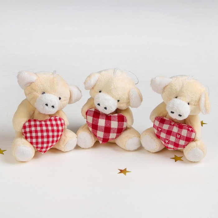 Мягкая игрушка-подвеска "Хрюша" в лапках сердце, цвета МИКС