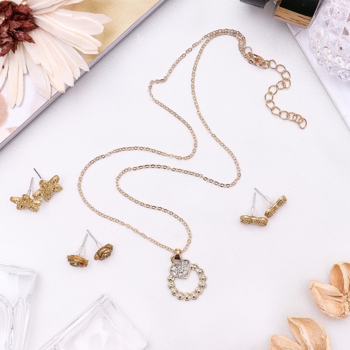 Гарнитур 4 предмета: серьги (3 пары), кулон "Цветочный набор", цвет белый в золоте, 45 см