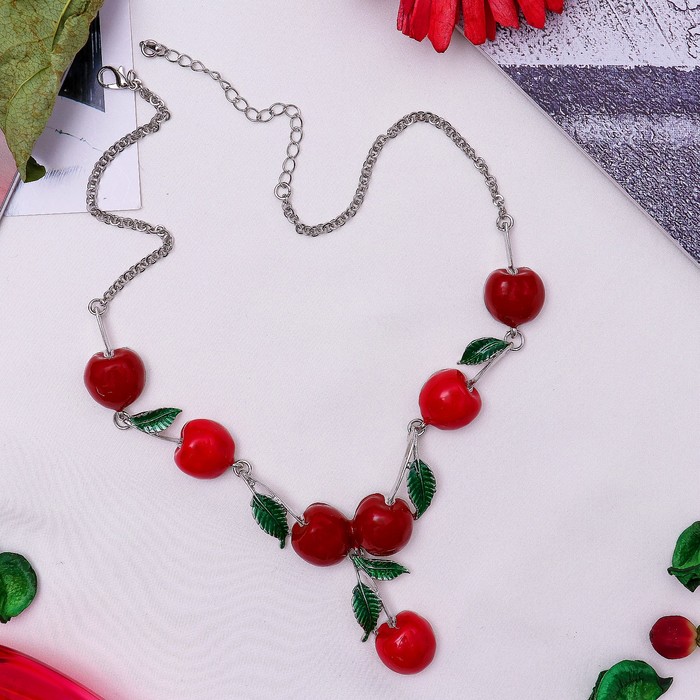 Колье "Ягоды" вишня, цвет красно-зелёный в серебре