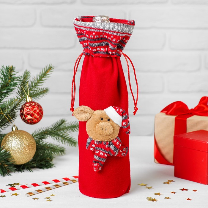 Одежда на бутылку "Свинюшка в колпаке и шарфе" цвета МИКС