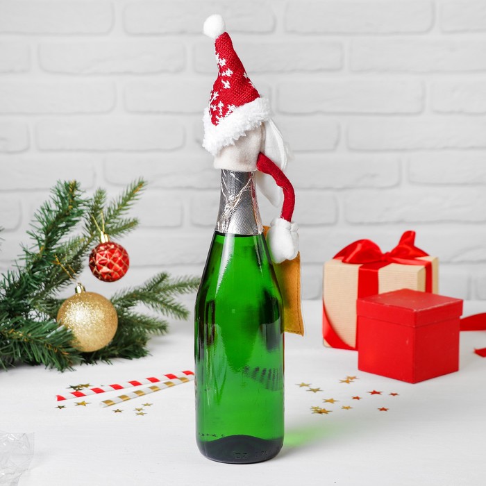 Одежда на бутылку "Дед Мороз колпак со снежинкой" с конвертиком для пожеланий