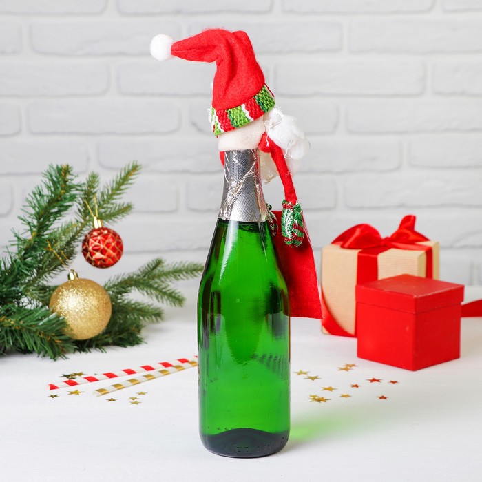 Одежда на бутылку "Дед Мороз" с конвертиком для пожеланий