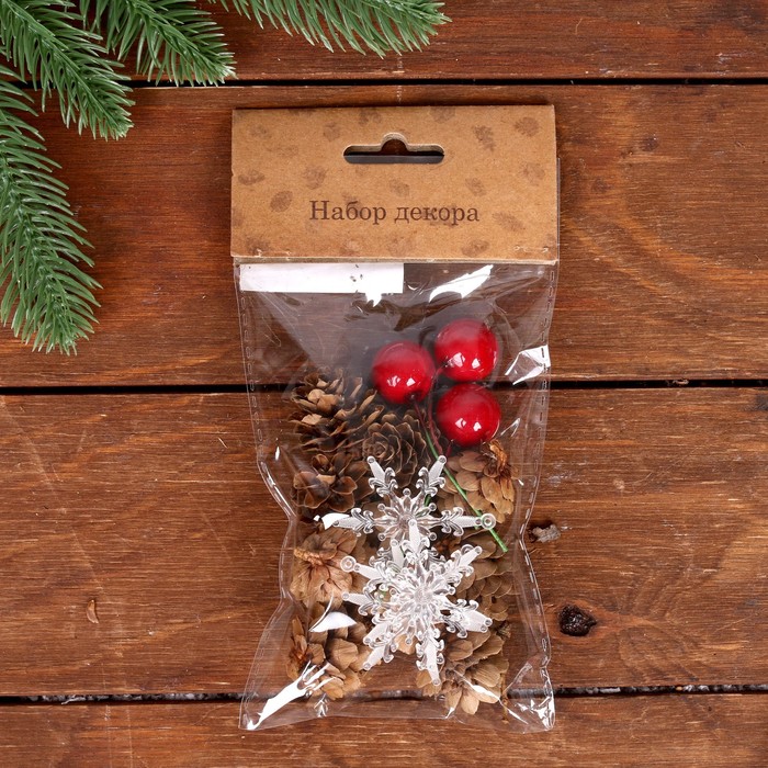 Набор новогоднего декора «Шишки со снежинками» набор новогоднего декора шишки и ягодки