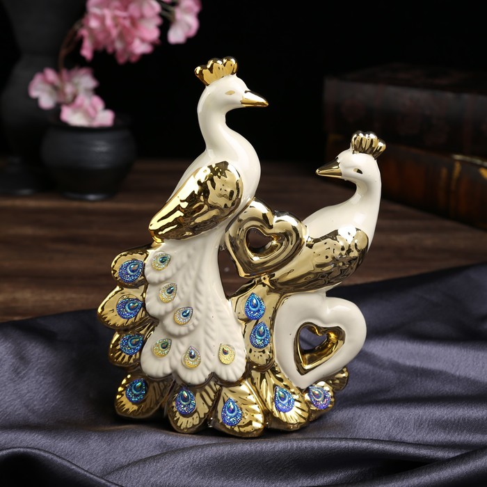 Сувенир керамика "Два белых павлина с золотым оперением и сердцами" 14,5х18х6,3 см